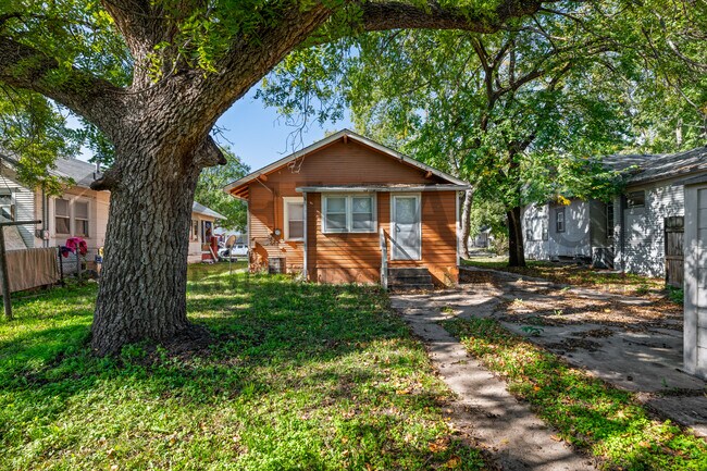 Photo - 2020 S Main St