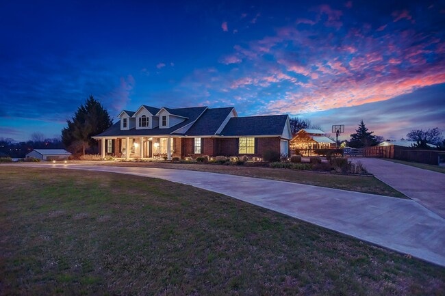 Photo - 105 Golden Rd