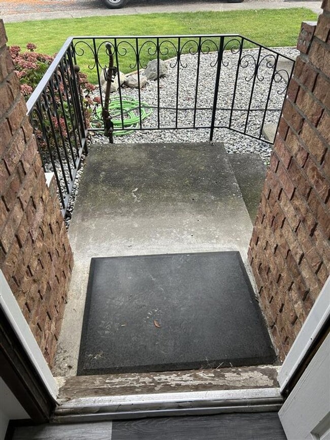 Photo - 209 E 3rd St Unidad 405 Shuksan Way