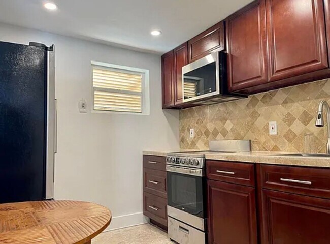 Photo - 656 Manor Dr Unit #1