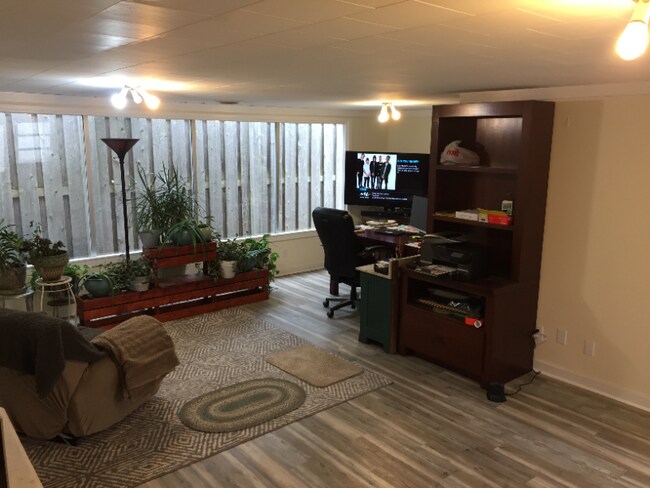 Photo - 944 Juniper St