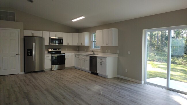 Photo - 1252 County St E