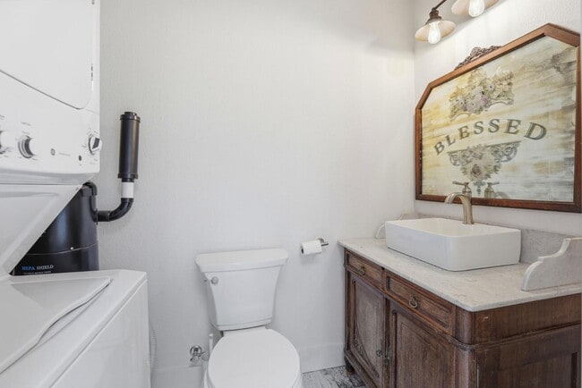 Photo - 735 West St