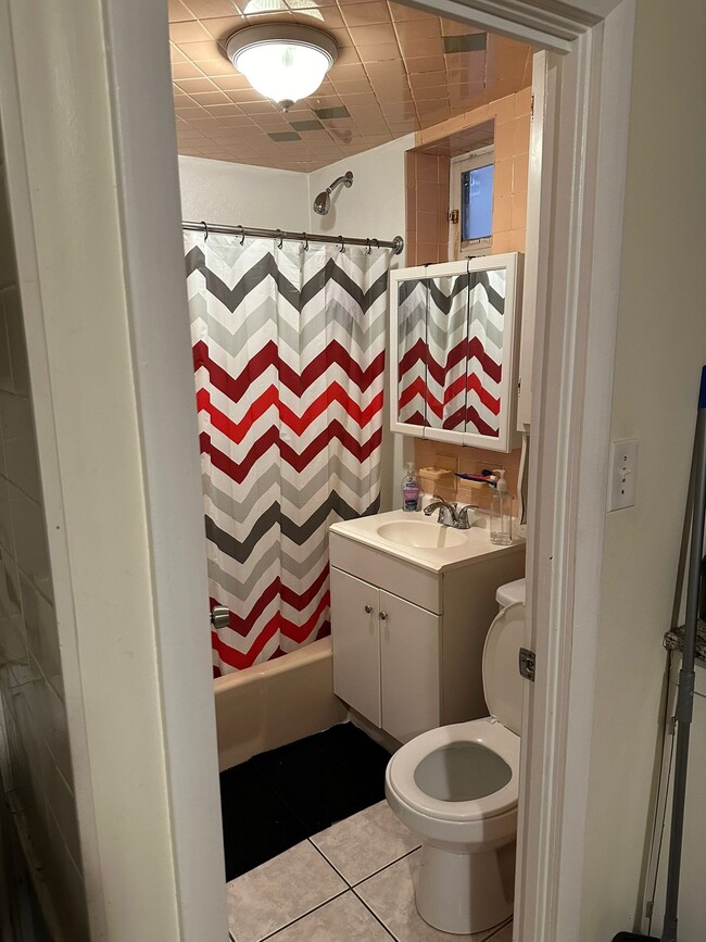 Photo - 206 Paris St