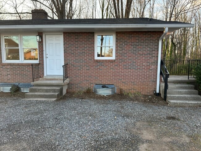 Outside Front - 4103 N Center St Unit #1