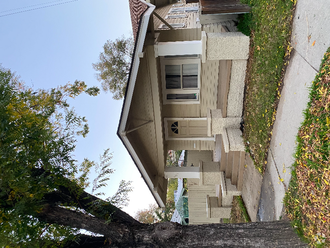 Building Photo - 409 Cedar Ave Rental