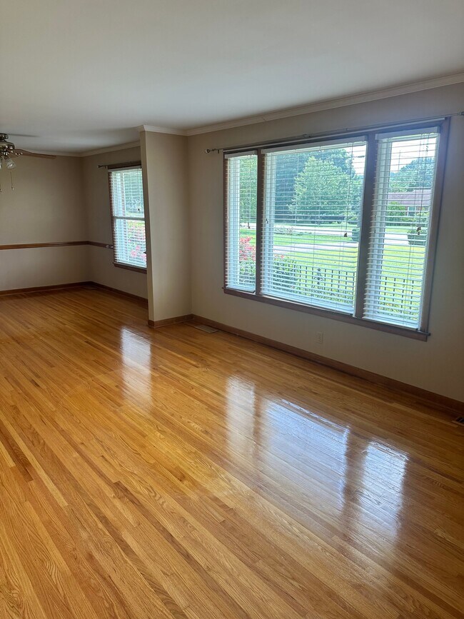 Photo - 2916 Windemere Cir