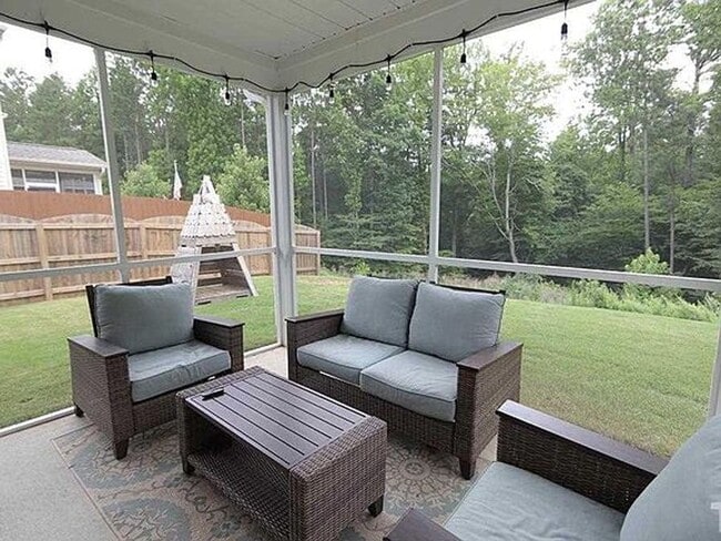 Photo - Great home in desirable neighborhood! Washer/Dryer Included!