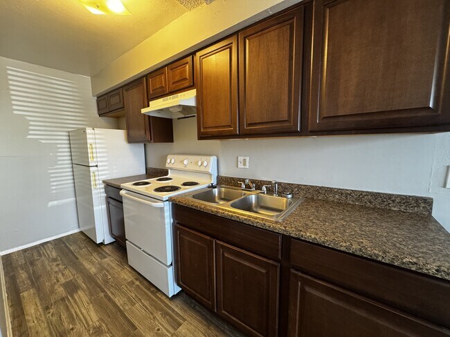 Photo - 301 W Helen St