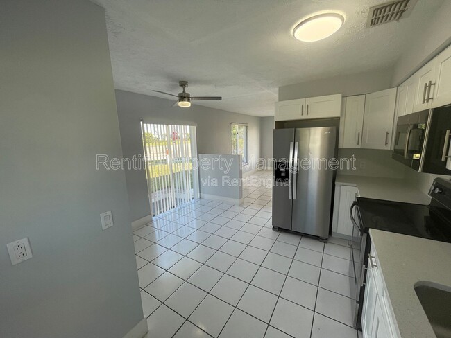 Photo - 717 SE 9th St Unit B