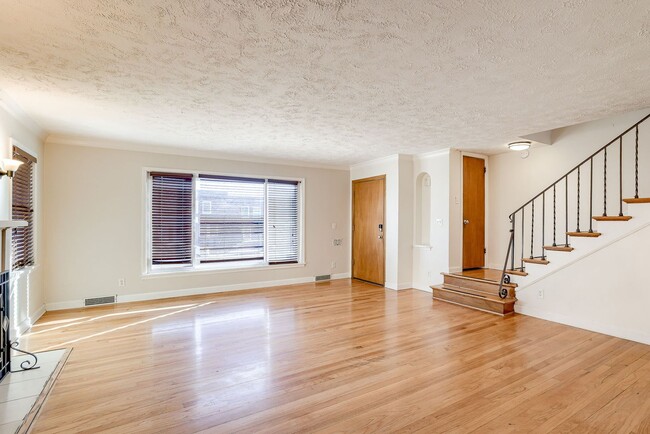Photo - Charming 3 Bedroom Duplex In Prime Location!! Unit 558 S 34th St