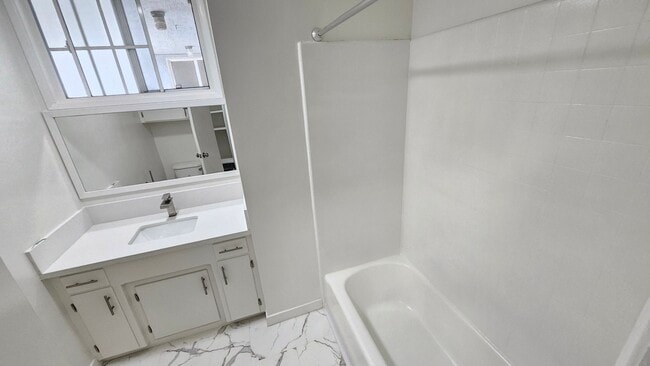 Photo - 11030 Moorpark St Unit B2