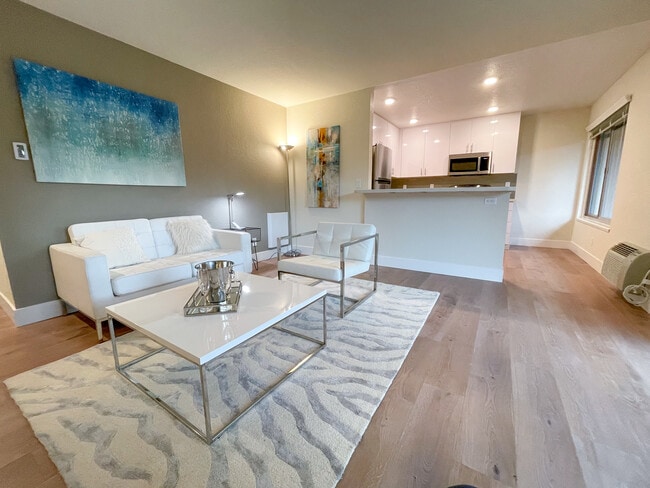 Open Floor Plan w/Wood Flooring - Glenbrook Apartments