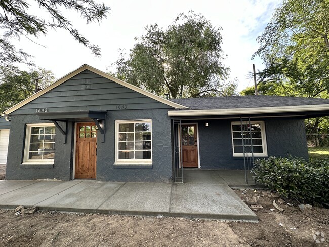 Building Photo - 1643 E Woodland Ave Rental
