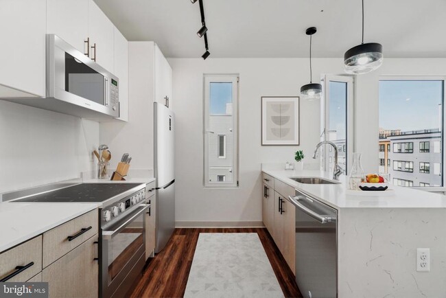 Building Photo - 4240 Chestnut St Unit STUDIO Rental