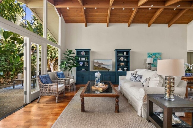 Photo - 2122 Paseo Dorado