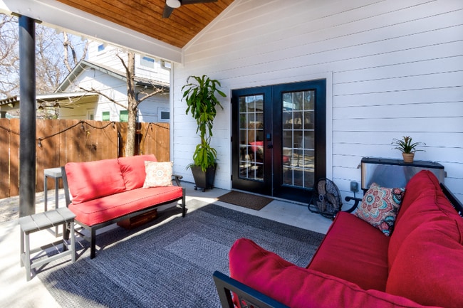 Photo - 2715 Zaragosa St