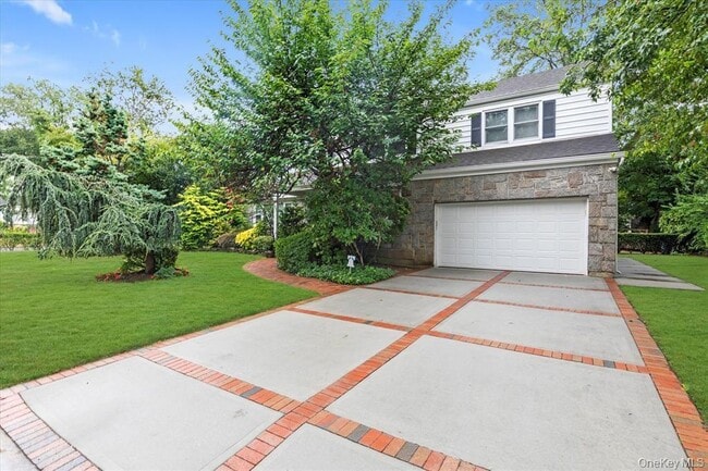 Photo - 709 Carlyle St