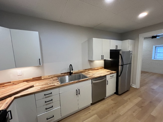 Photo - 125 N George St Unit 2