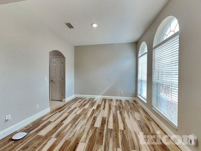 Photo - 243 Tower View Dr W