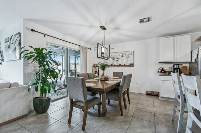 Photo - 3139 Silver Date Dr