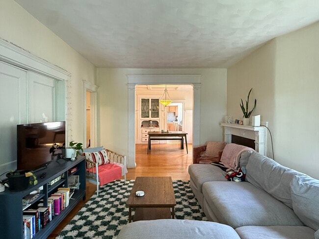 Building Photo - 201 Rawson Rd Unit 2