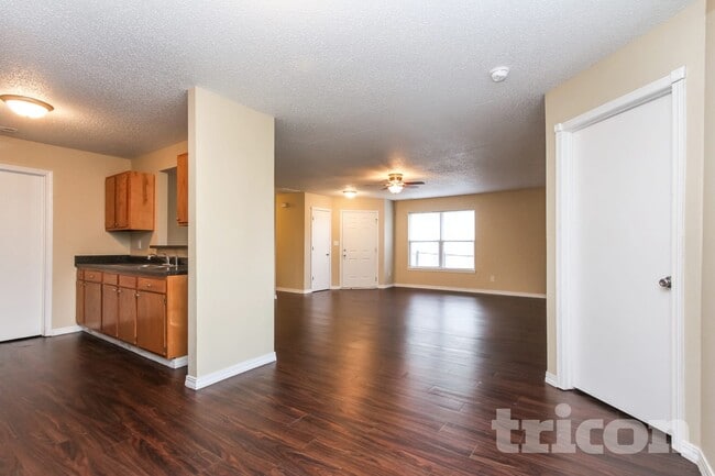 Photo - 10549 Kensil St