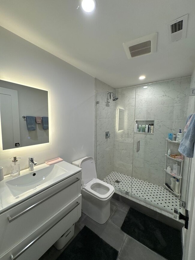 Building Photo - Fully Modern 4-bed, 2-bath in Brookline for 9/1