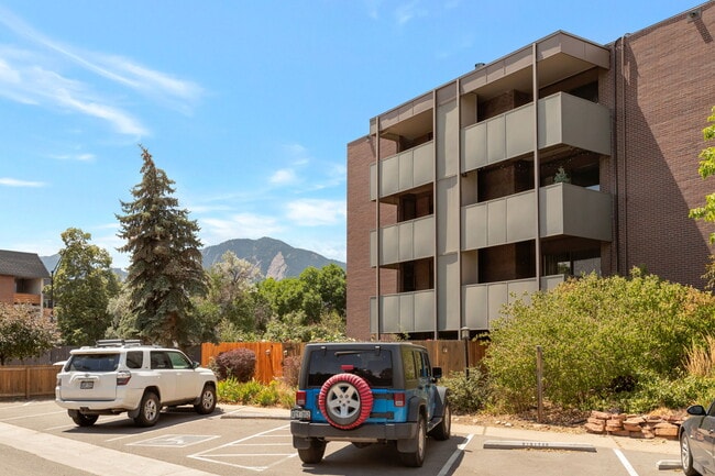 Building Photo - 2227 Canyon Blvd Rental