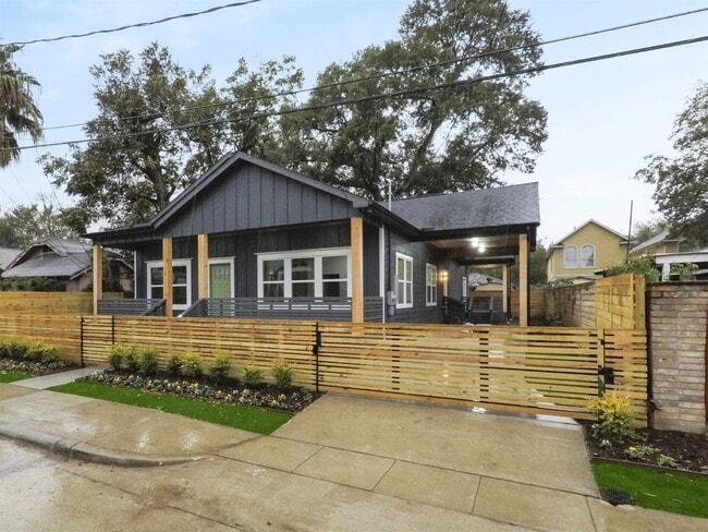 Photo - 1209 Tabor St