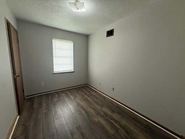 Photo - 2968 Lark Rd