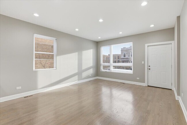 Photo - 1048 N Lawndale Ave Unit 1