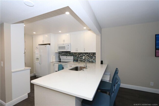 Building Photo - 7380 S Ocean Dr Unit 621