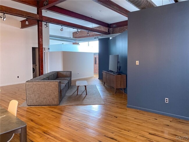 Building Photo - 412 Main St Rental