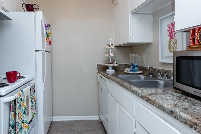 2HAB,1BA-870 ft² - Parkway Villas