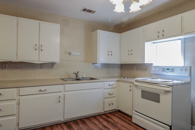 Photo - 2305 27th St Unit Front