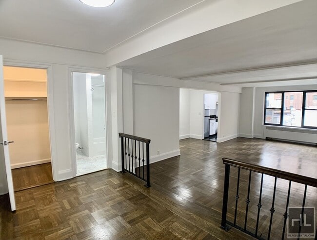 Building Photo - EAST 38 STREET Unit 3G