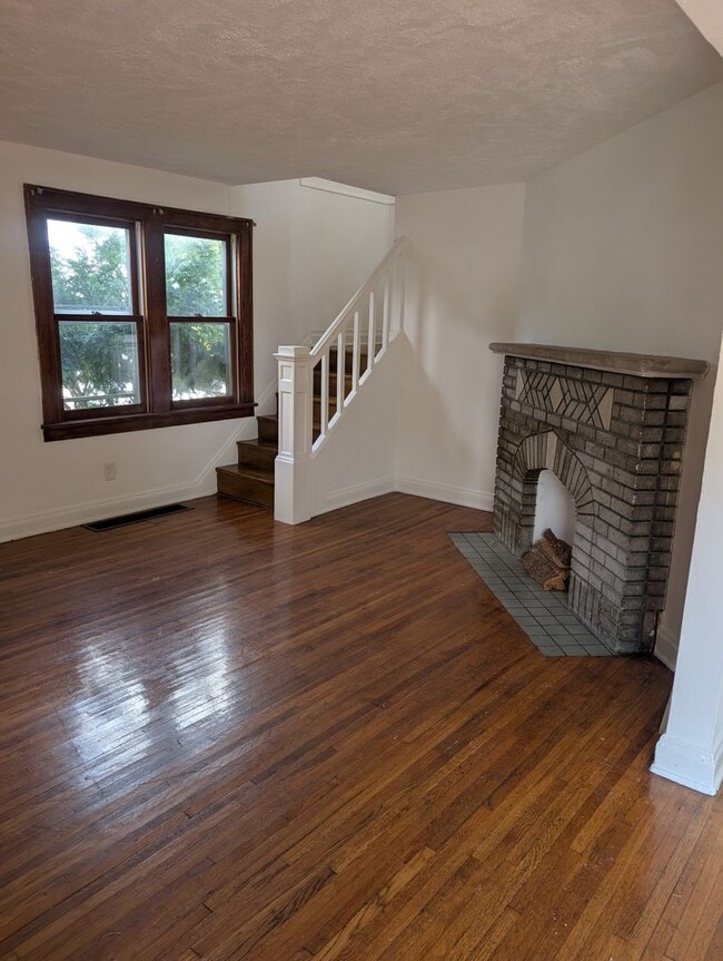 Photo - A charming 3-bedroom, 1-bathroom in Maple Heights Unit Rear
