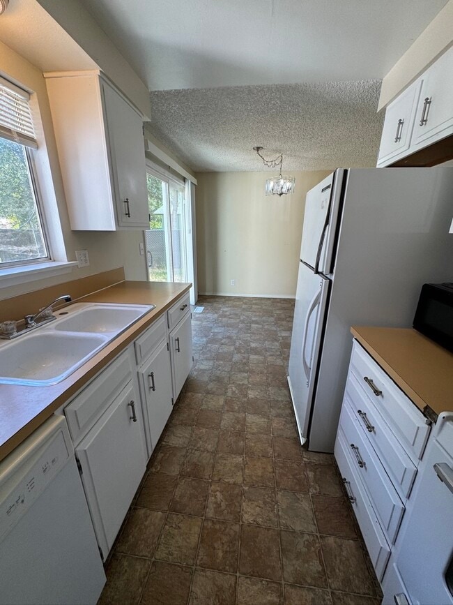 Photo - 1642 E 4th N