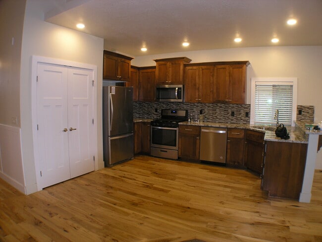 Photo - 2576 E Hidden Crk St