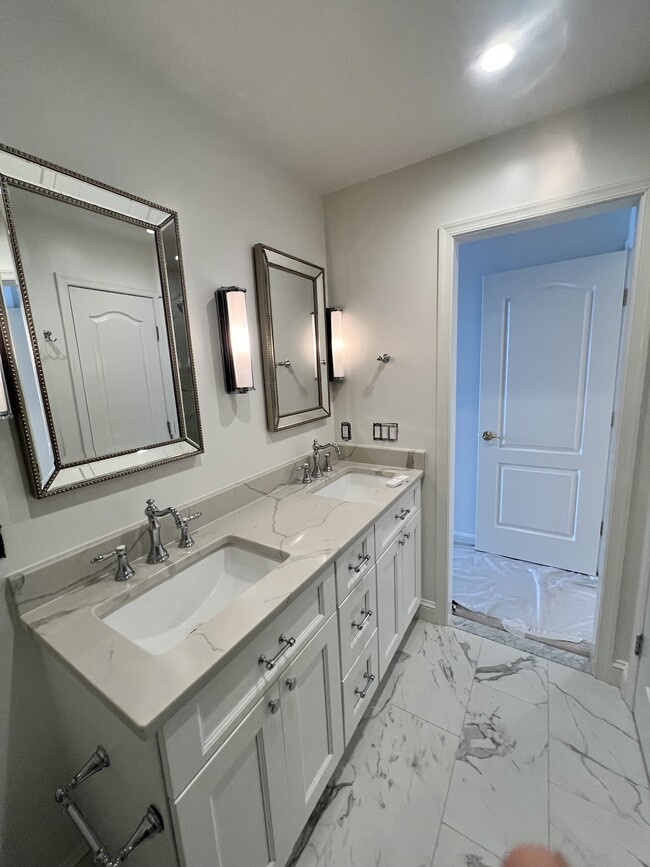 Building Photo - 1721 Kingsgate Ct Unit kingsgate Rental
