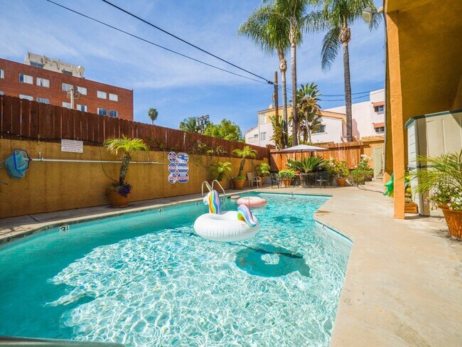 Photo - 13952 Moorpark Ave