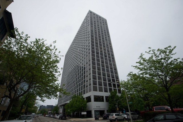 Building Photo - 4343 N Clarendon Ave Unit 2108 Rental