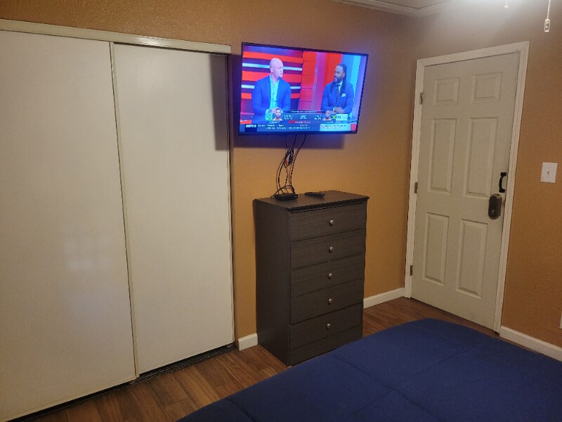 Photo - 405 Leonard Ave