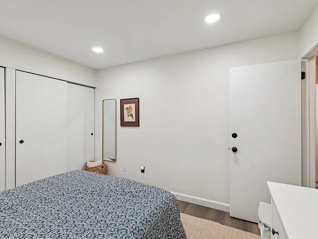 Photo - beautifully maintained one-bedroom plus den apartment