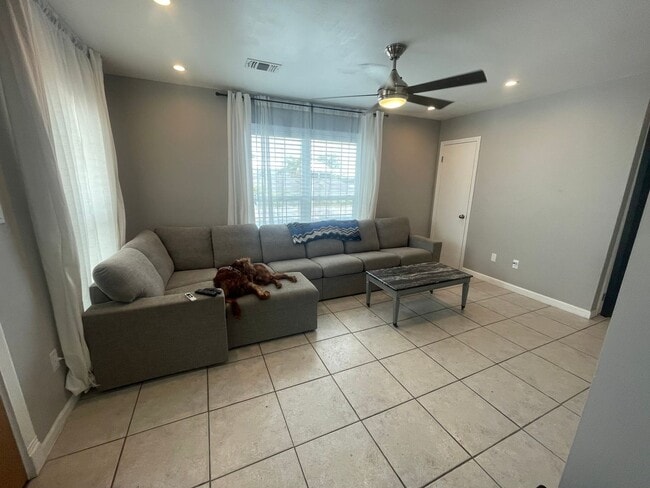 H16 Miriam St