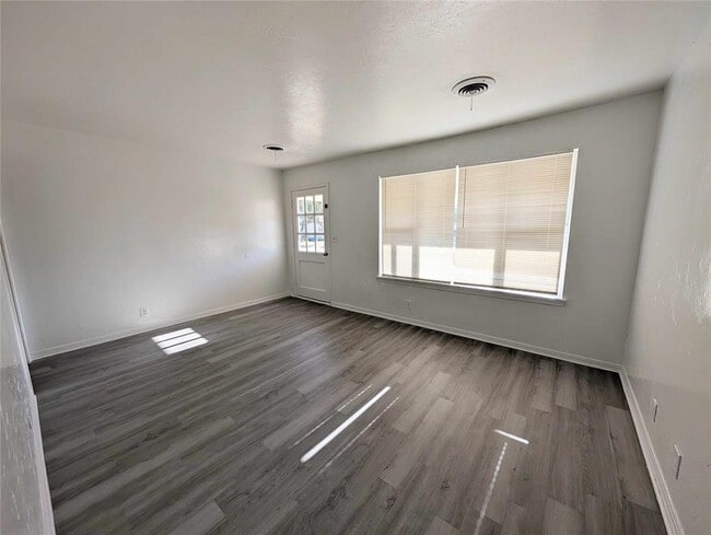 416 E Jarman Dr
