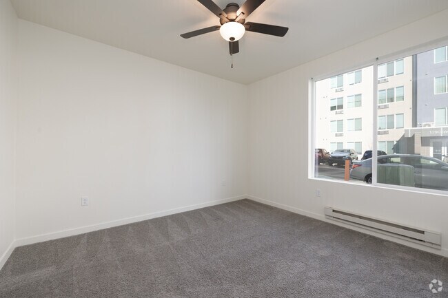 1BR, 1BA - 696SF - Bedroom
