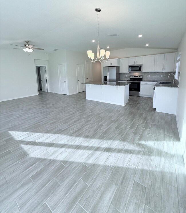 Photo - 738 Sarner Pass Wy.