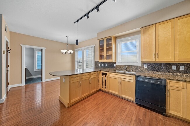 Building Photo - 3015 Chenevert St Unit 1